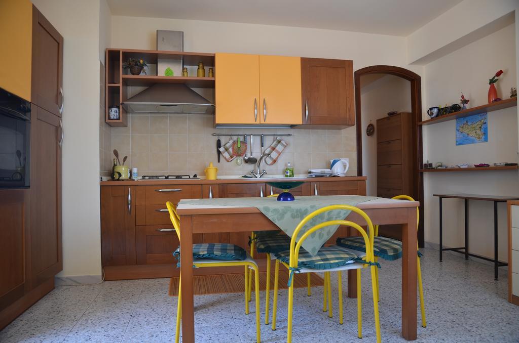 Casa Susanna Fondachello  Eksteriør billede