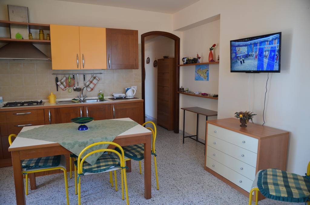 Casa Susanna Fondachello  Eksteriør billede