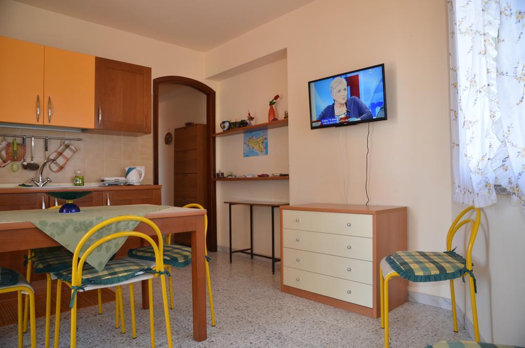 Casa Susanna Fondachello  Eksteriør billede