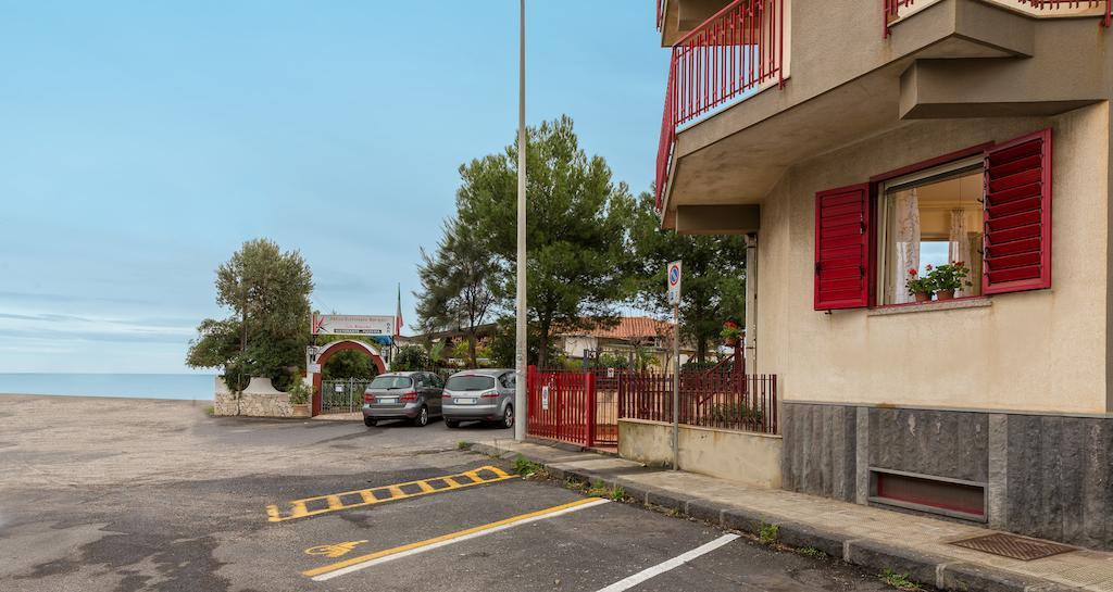 Casa Susanna Fondachello  Eksteriør billede