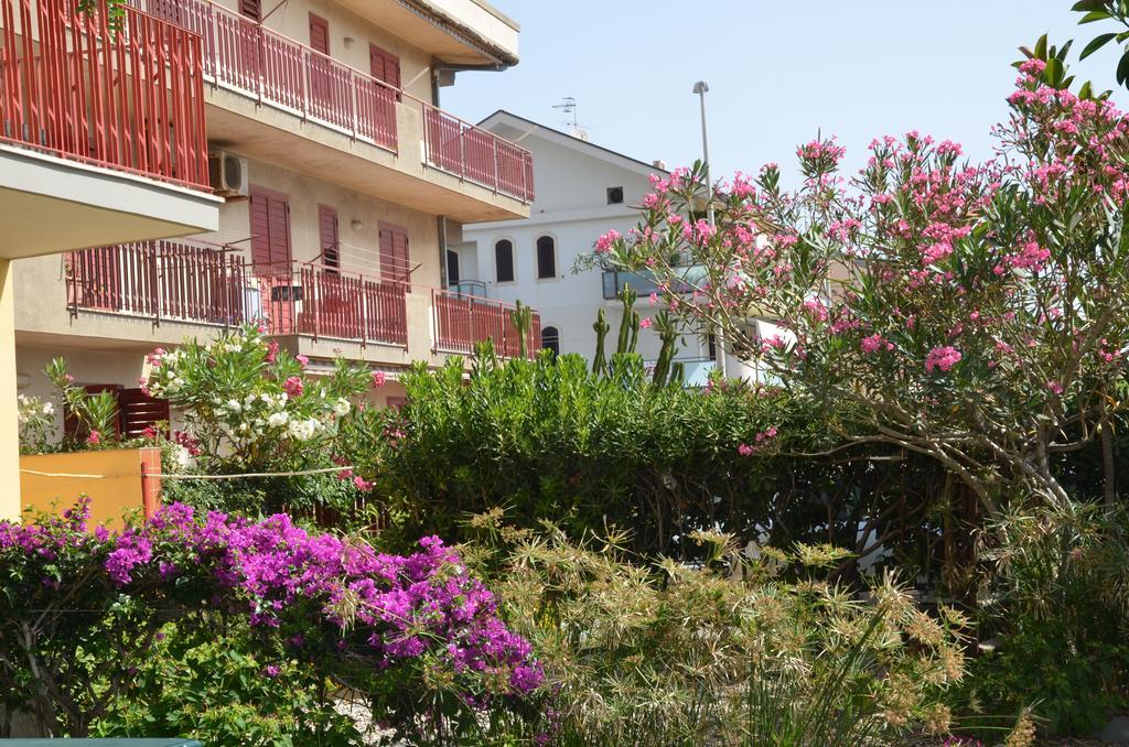 Casa Susanna Fondachello  Eksteriør billede